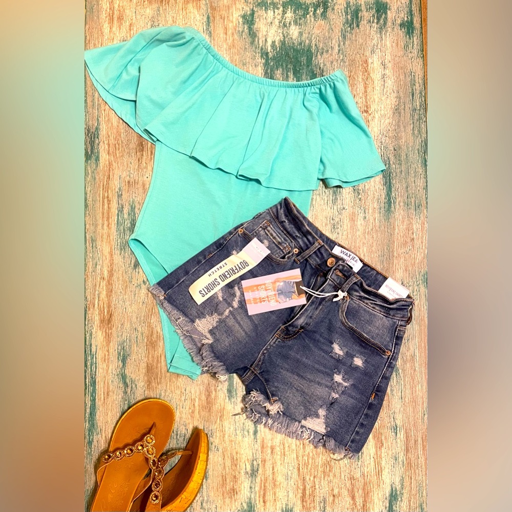 Lot * NWT;; WAX JEAN Boyfriend Short & ZENANA Bodysuit; Size Small Outfit